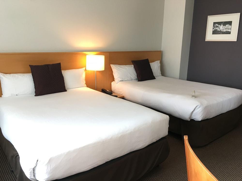 Novotel Perth Langley Экстерьер фото