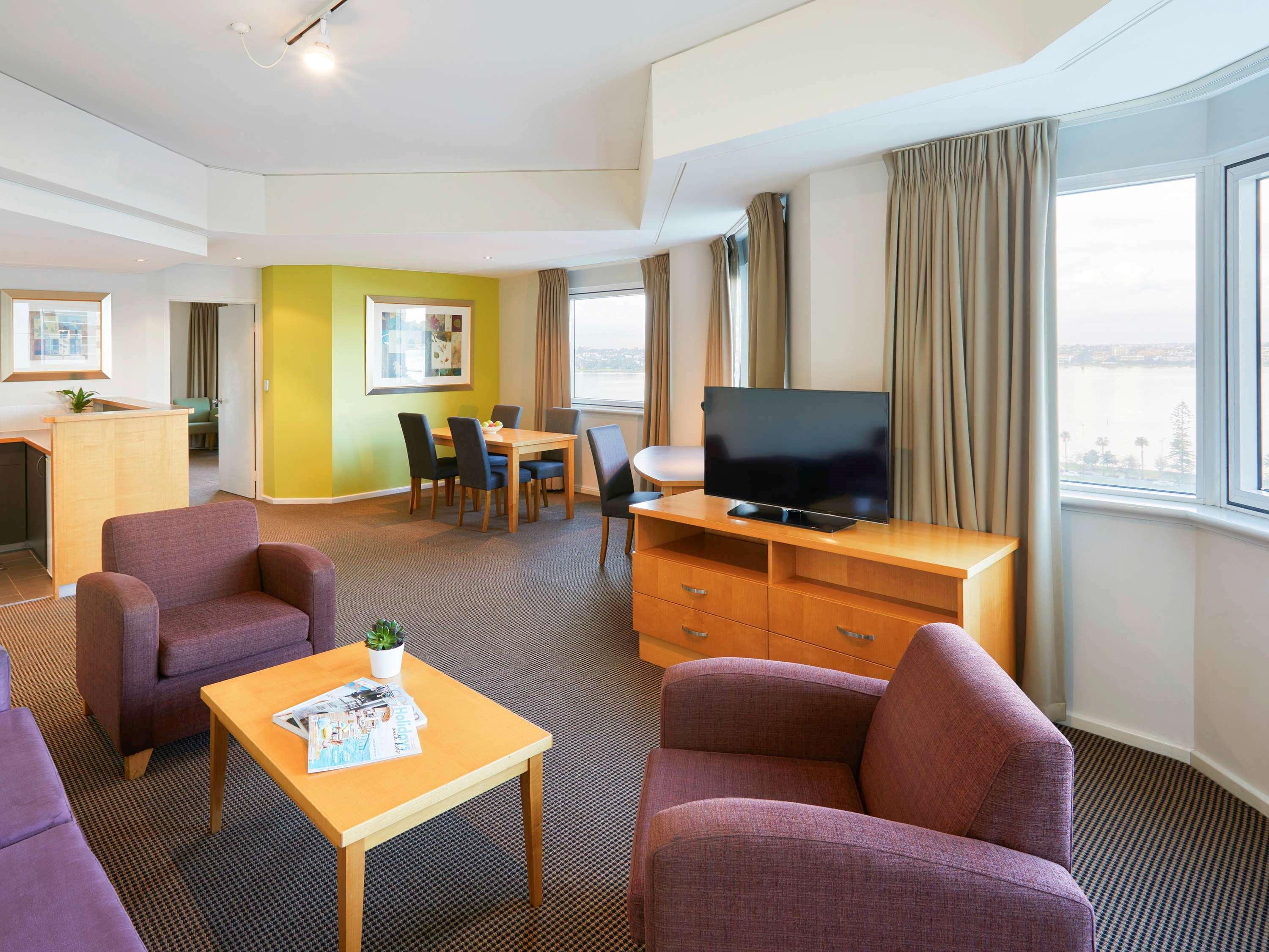 Novotel Perth Langley Экстерьер фото