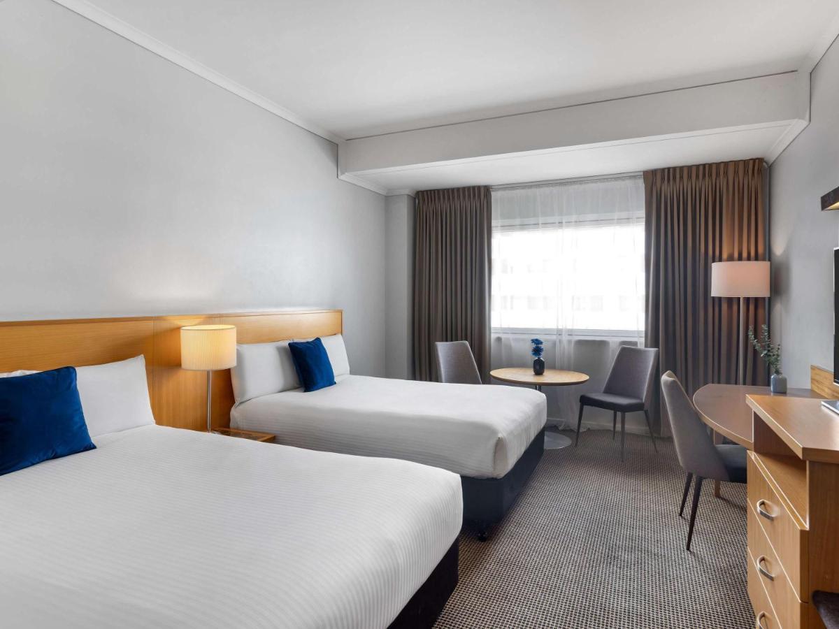 Novotel Perth Langley Экстерьер фото