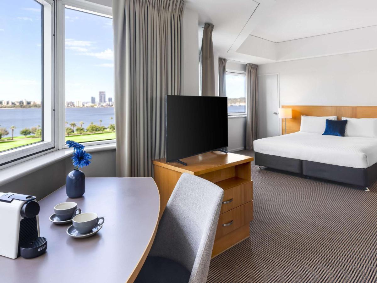 Novotel Perth Langley Экстерьер фото