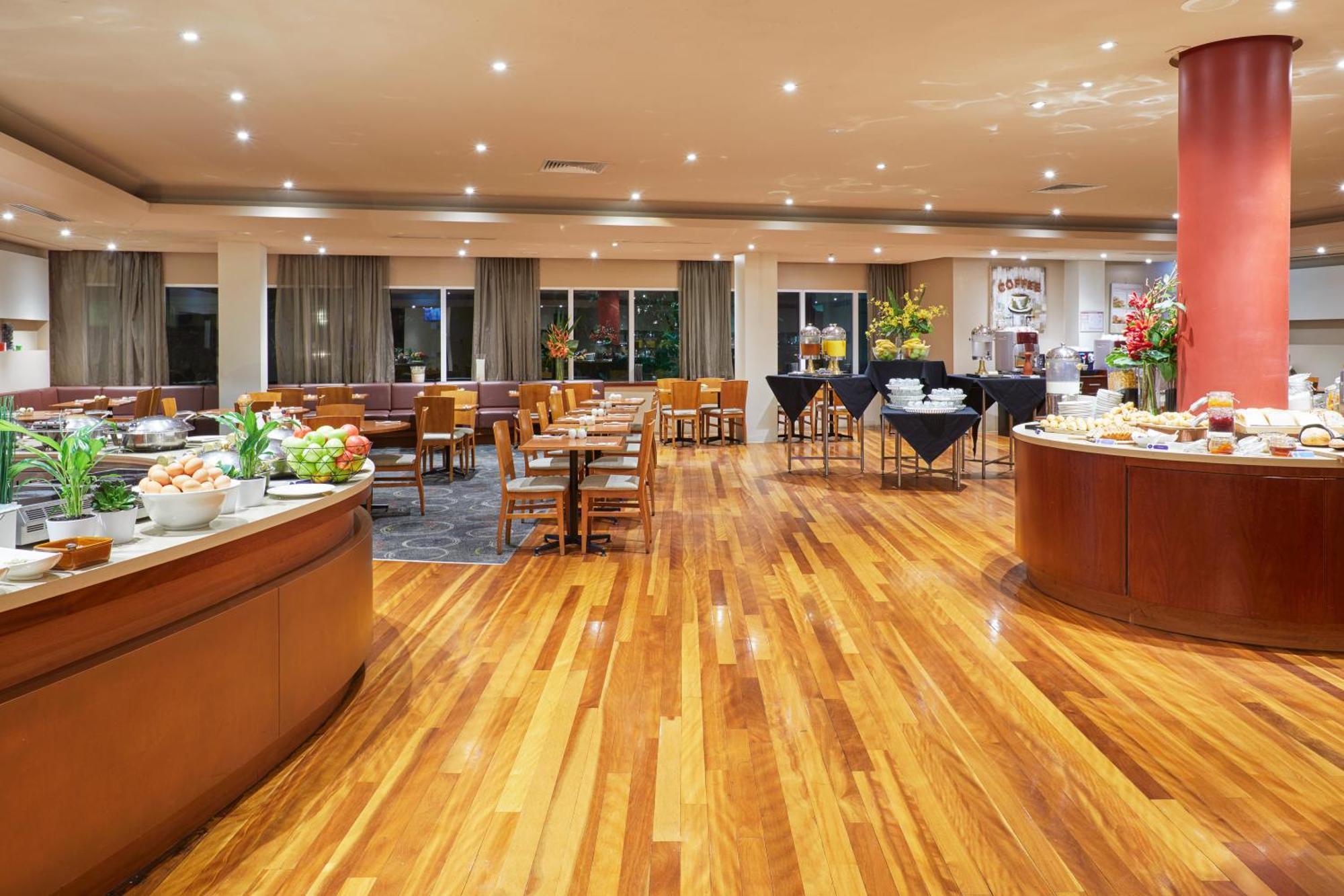 Novotel Perth Langley Экстерьер фото