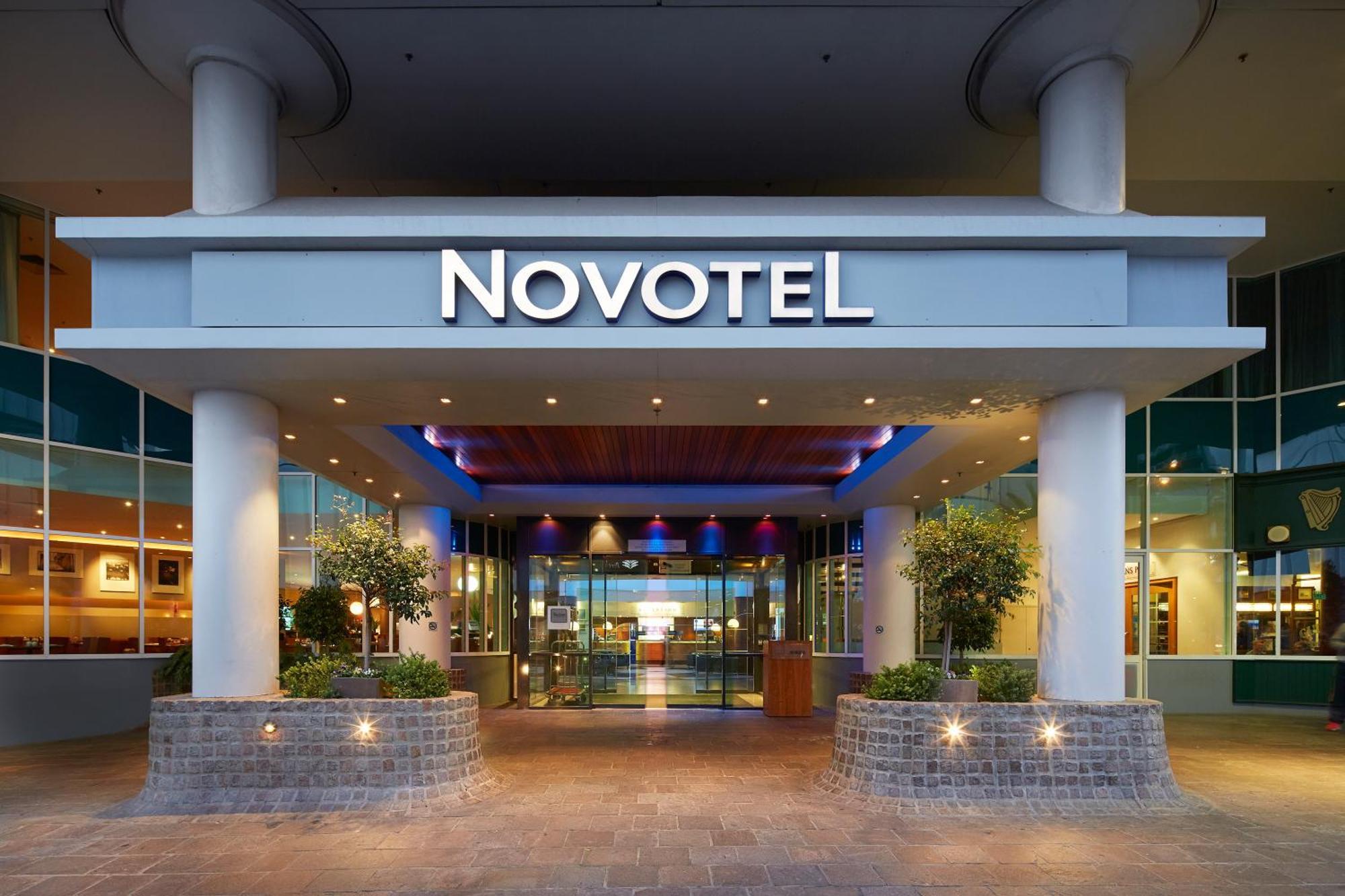 Novotel Perth Langley Экстерьер фото